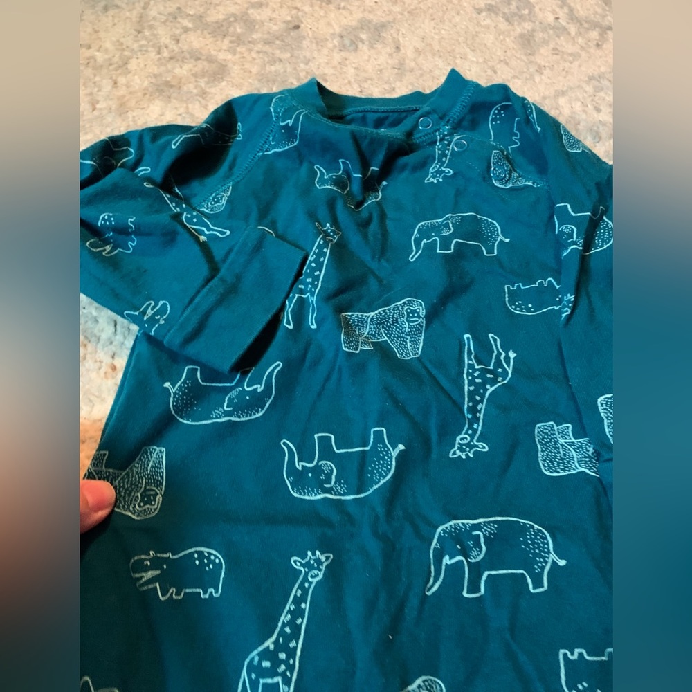 2 carters rompers - Picture 3 of 13